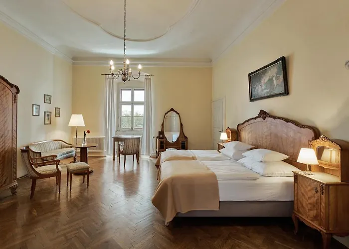 Schloss Ξενοδοχείο *